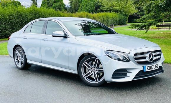 Acheter Occasion Voiture Mercedes‒Benz E–Class Noir à Lusaka, Zambie Acheter Occasion Voiture Mercedes‒Benz E–Class Noir à Lusaka, Zambie