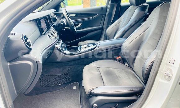 Acheter Occasion Voiture Mercedes‒Benz E–Class Noir à Lusaka, Zambie Acheter Occasion Voiture Mercedes‒Benz E–Class Noir à Lusaka, Zambie