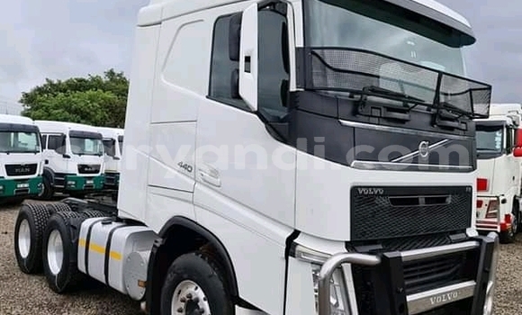 Acheter Occasion Utilitaire Volvo F4 Blanc à Lusaka, Zambie Acheter Occasion Utilitaire Volvo F4 Blanc à Lusaka, Zambie