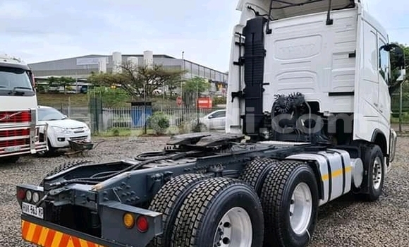 Acheter Occasion Utilitaire Volvo F4 Blanc à Lusaka, Zambie Acheter Occasion Utilitaire Volvo F4 Blanc à Lusaka, Zambie
