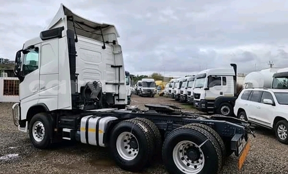 Acheter Occasion Utilitaire Volvo F4 Blanc à Lusaka, Zambie Acheter Occasion Utilitaire Volvo F4 Blanc à Lusaka, Zambie
