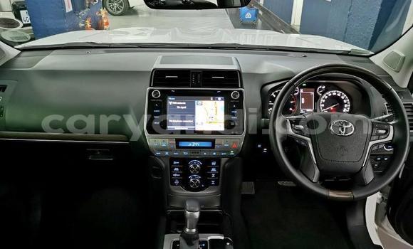 Acheter Occasion Voiture Toyota Land Cruiser Prado Blanc à Livingstone, Zambie Acheter Occasion Voiture Toyota Land Cruiser Prado Blanc à Livingstone, Zambie