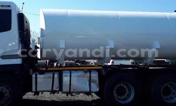 Acheter Occasion Utilitaire Nissan UD Blanc à Chinsali, Nord Acheter Occasion Utilitaire Nissan UD Blanc à Chinsali, Nord