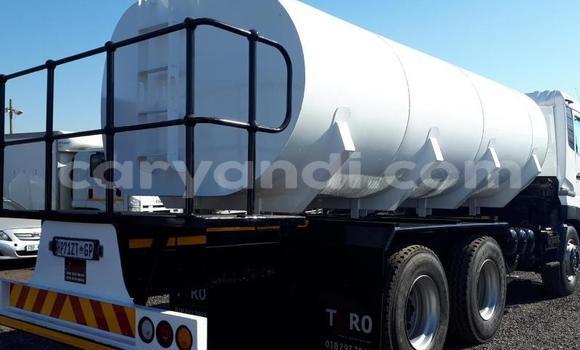 Acheter Occasion Utilitaire Nissan UD Blanc à Chinsali, Nord Acheter Occasion Utilitaire Nissan UD Blanc à Chinsali, Nord