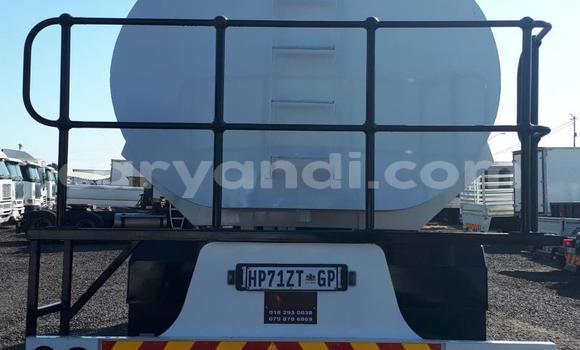 Acheter Occasion Utilitaire Nissan UD Blanc à Chinsali, Nord Acheter Occasion Utilitaire Nissan UD Blanc à Chinsali, Nord