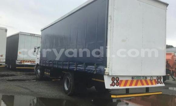 Nunua Ilio tumika Nissan UD Nyeupe Lori ndani ya Chingola nchini Zambia Nunua Ilio tumika Nissan UD Nyeupe Lori ndani ya Chingola nchini Zambia