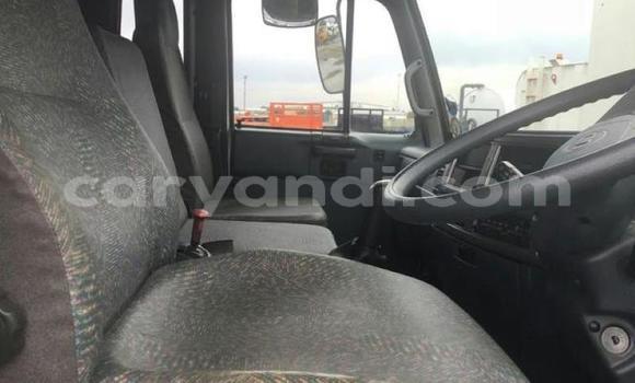 Nunua Ilio tumika Nissan UD Nyeupe Lori ndani ya Chingola nchini Zambia Nunua Ilio tumika Nissan UD Nyeupe Lori ndani ya Chingola nchini Zambia