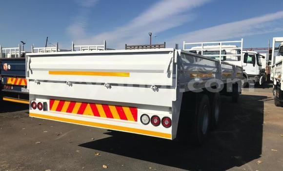 Acheter Occasion Utilitaire Nissan UD Blanc à Chingola, Zambie Acheter Occasion Utilitaire Nissan UD Blanc à Chingola, Zambie