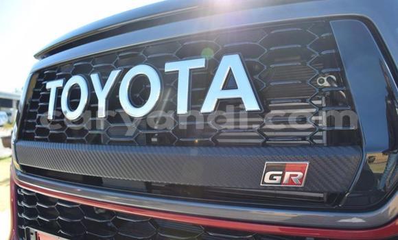 Nunua Ilio tumika Toyota Hilux Nyekundu Gari ndani ya Chingola nchini Zambia Nunua Ilio tumika Toyota Hilux Nyekundu Gari ndani ya Chingola nchini Zambia