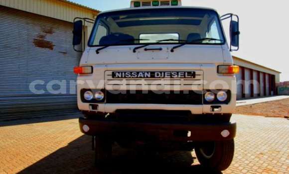 Acheter Occasion Utilitaire Nissan UD Blanc à Lusaka, Zambie Acheter Occasion Utilitaire Nissan UD Blanc à Lusaka, Zambie