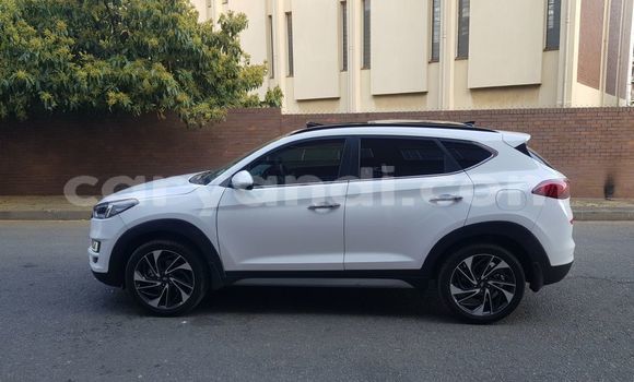 Buy Used Hyundai Tucson White Car in Livingstone in Zambia Buy Used Hyundai Tucson White Car in Livingstone in Zambia