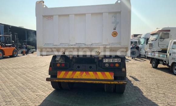 Acheter Occasion Utilitaire Mercedes–Benz 2628 Blanc à Livingstone, Zambie Acheter Occasion Utilitaire Mercedes–Benz 2628 Blanc à Livingstone, Zambie