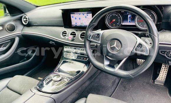 Nunua Ilio tumika Mercedes‒Benz E–Class Fedha Gari ndani ya Lusaka nchini Zambia Nunua Ilio tumika Mercedes‒Benz E–Class Fedha Gari ndani ya Lusaka nchini Zambia