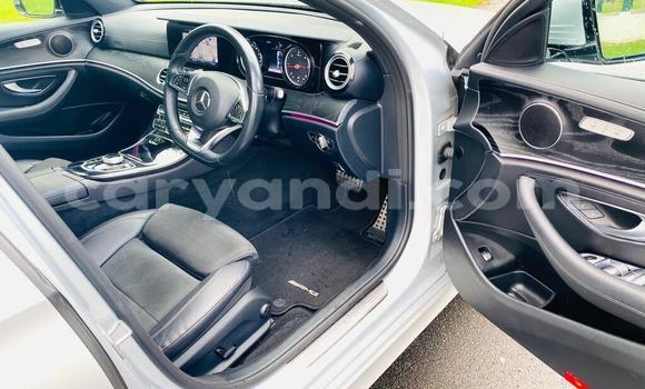 Nunua Ilio tumika Mercedes‒Benz E–Class Fedha Gari ndani ya Lusaka nchini Zambia Nunua Ilio tumika Mercedes‒Benz E–Class Fedha Gari ndani ya Lusaka nchini Zambia