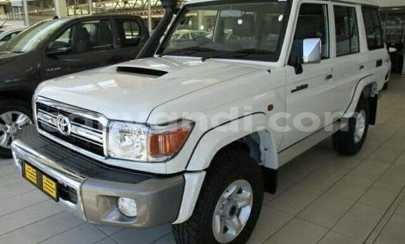 Acheter Occasion Voiture Toyota Land Cruiser Blanc à Livingstone, Zambie