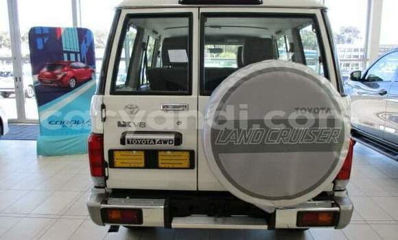 Buy Used Toyota Land Cruiser White Car in Livingstone in Zambia Buy Used Toyota Land Cruiser White Car in Livingstone in Zambia