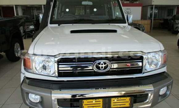 Buy Used Toyota Land Cruiser White Car in Livingstone in Zambia Buy Used Toyota Land Cruiser White Car in Livingstone in Zambia
