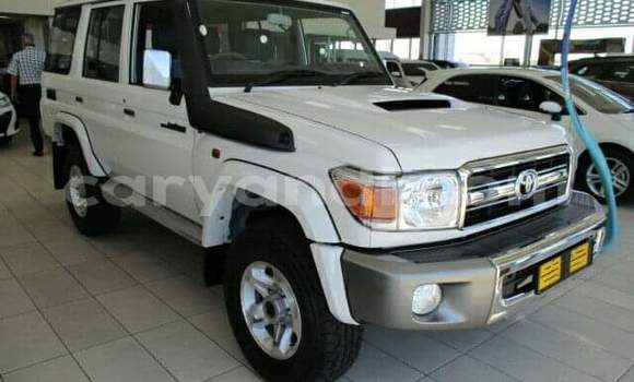 Buy Used Toyota Land Cruiser White Car in Livingstone in Zambia Buy Used Toyota Land Cruiser White Car in Livingstone in Zambia