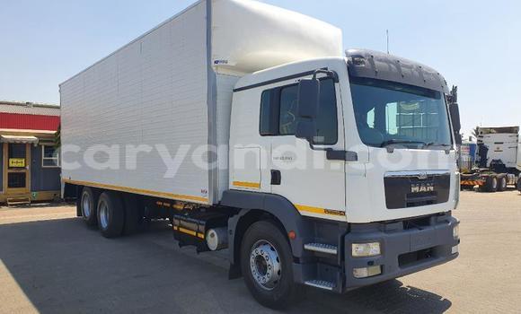 Acheter Occasion Utilitaire Man TGX Blanc à Lusaka, Zambie Acheter Occasion Utilitaire Man TGX Blanc à Lusaka, Zambie