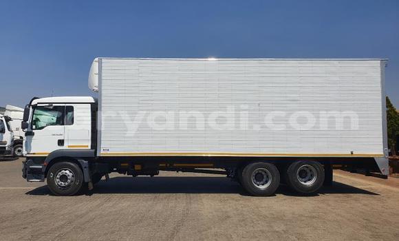 Acheter Occasion Utilitaire Man TGX Blanc à Lusaka, Zambie Acheter Occasion Utilitaire Man TGX Blanc à Lusaka, Zambie