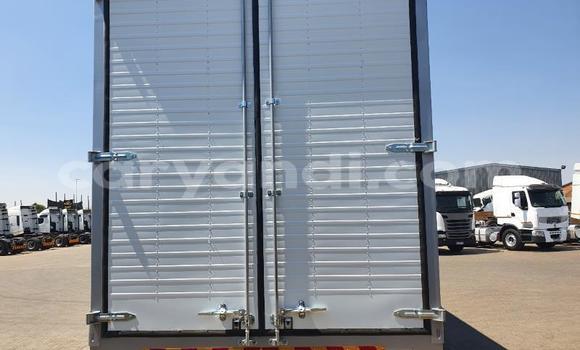 Acheter Occasion Utilitaire Man TGX Blanc à Lusaka, Zambie Acheter Occasion Utilitaire Man TGX Blanc à Lusaka, Zambie