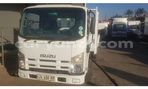 Acheter Occasion Utilitaire Isuzu FTR 850 Blanc à Lusaka, Zambie Acheter Occasion Utilitaire Isuzu FTR 850 Blanc à Lusaka, Zambie
