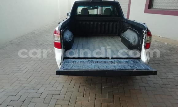 Acheter Occasion Voiture Toyota Hilux Blanc à Lusaka, Zambie Acheter Occasion Voiture Toyota Hilux Blanc à Lusaka, Zambie