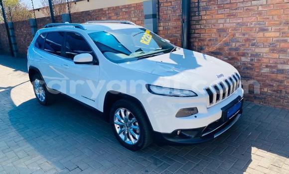 Nunua Ilio tumika Jeep Grand Cherokee Nyeupe Gari ndani ya Limulunga nchini Magharibi