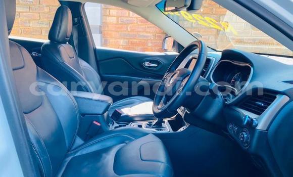 Acheter Occasion Voiture Jeep Grand Cherokee Blanc à Limulunga, Occidental Acheter Occasion Voiture Jeep Grand Cherokee Blanc à Limulunga, Occidental