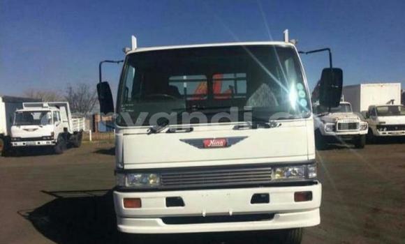 Acheter Occasion Utilitaire Hino Ranger Blanc à Lusaka, Zambie Acheter Occasion Utilitaire Hino Ranger Blanc à Lusaka, Zambie