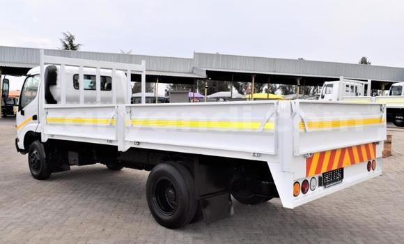 Acheter Occasion Utilitaire Toyota Dyna Blanc à Lusaka, Zambie Acheter Occasion Utilitaire Toyota Dyna Blanc à Lusaka, Zambie