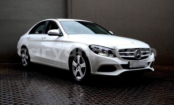 Tenga Tsaru Mercedes‒Benz C–Class Chena Mota in Livingstone in Zambia