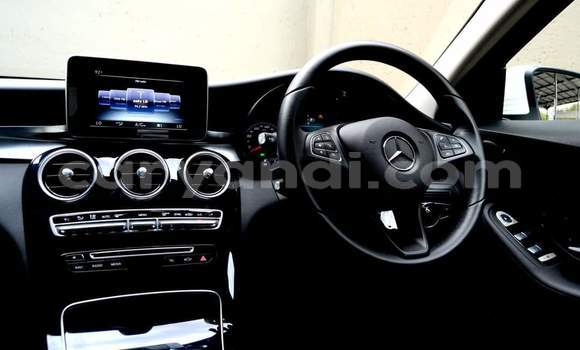 Acheter Occasion Voiture Mercedes‒Benz C–Class Blanc à Livingstone, Zambie Acheter Occasion Voiture Mercedes‒Benz C–Class Blanc à Livingstone, Zambie