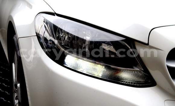 Acheter Occasion Voiture Mercedes‒Benz C–Class Blanc à Livingstone, Zambie Acheter Occasion Voiture Mercedes‒Benz C–Class Blanc à Livingstone, Zambie