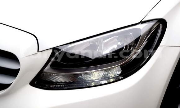 Acheter Occasion Voiture Mercedes‒Benz C–Class Blanc à Livingstone, Zambie Acheter Occasion Voiture Mercedes‒Benz C–Class Blanc à Livingstone, Zambie