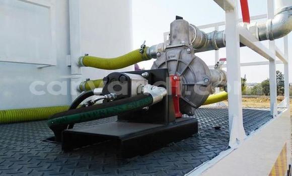 Acheter Occasion Utilitaire Mercedes–Benz 3331 Blanc à Kabwe, Zambie Acheter Occasion Utilitaire Mercedes–Benz 3331 Blanc à Kabwe, Zambie