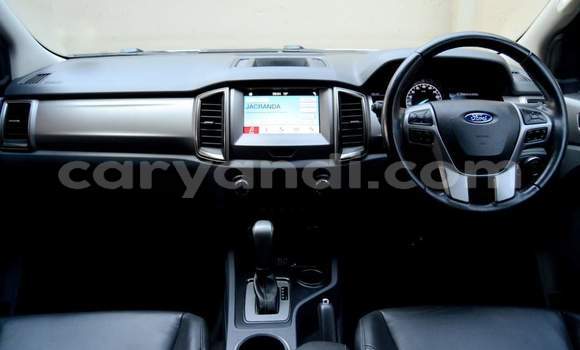 Nunua Ilio tumika Ford Everest Fedha Gari ndani ya Lusaka nchini Zambia Nunua Ilio tumika Ford Everest Fedha Gari ndani ya Lusaka nchini Zambia