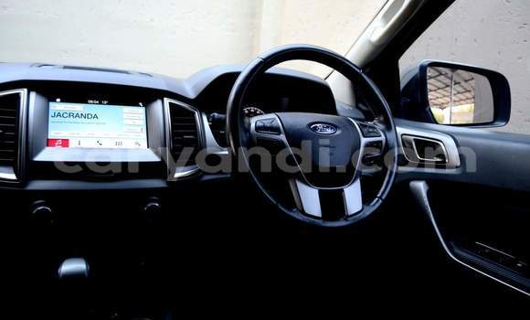 Nunua Ilio tumika Ford Everest Fedha Gari ndani ya Lusaka nchini Zambia Nunua Ilio tumika Ford Everest Fedha Gari ndani ya Lusaka nchini Zambia