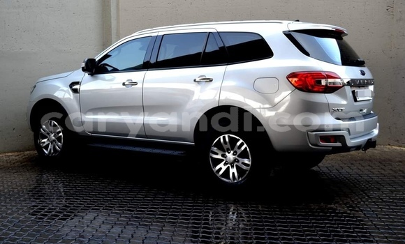 Nunua Ilio tumika Ford Everest Fedha Gari ndani ya Lusaka nchini Zambia Nunua Ilio tumika Ford Everest Fedha Gari ndani ya Lusaka nchini Zambia