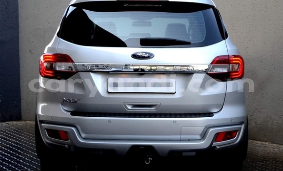 Nunua Ilio tumika Ford Everest Fedha Gari ndani ya Lusaka nchini Zambia Nunua Ilio tumika Ford Everest Fedha Gari ndani ya Lusaka nchini Zambia