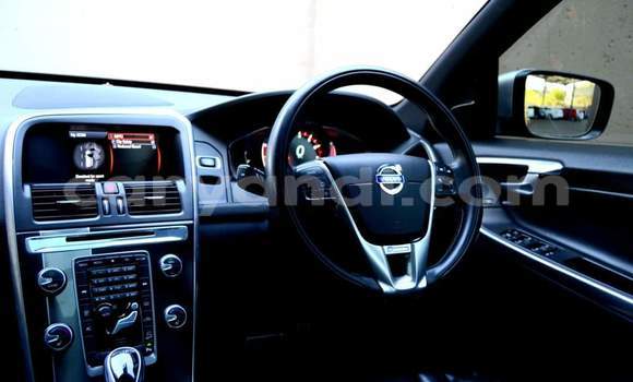 Tenga Tsaru Volvo XC60 Tsvuku Mota in Livingstone in Zambia Tenga Tsaru Volvo XC60 Tsvuku Mota in Livingstone in Zambia