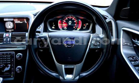 Tenga Tsaru Volvo XC60 Tsvuku Mota in Livingstone in Zambia Tenga Tsaru Volvo XC60 Tsvuku Mota in Livingstone in Zambia