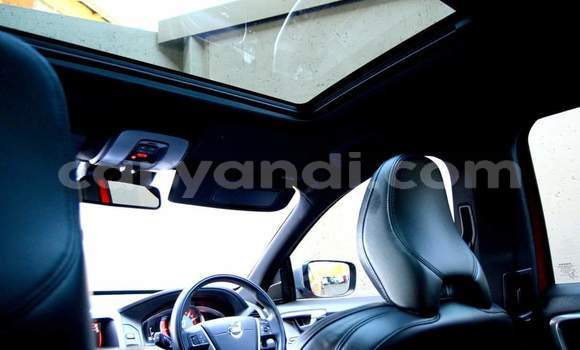 Tenga Tsaru Volvo XC60 Tsvuku Mota in Livingstone in Zambia Tenga Tsaru Volvo XC60 Tsvuku Mota in Livingstone in Zambia