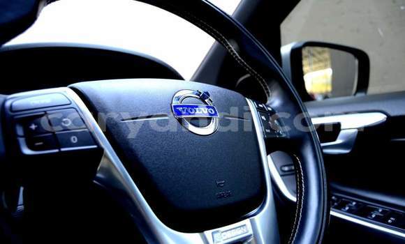 Tenga Tsaru Volvo XC60 Tsvuku Mota in Livingstone in Zambia Tenga Tsaru Volvo XC60 Tsvuku Mota in Livingstone in Zambia