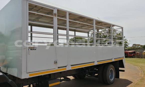 Acheter Occasion Utilitaire Mercedes–Benz Truck Blanc à Kabwe, Zambie Acheter Occasion Utilitaire Mercedes–Benz Truck Blanc à Kabwe, Zambie