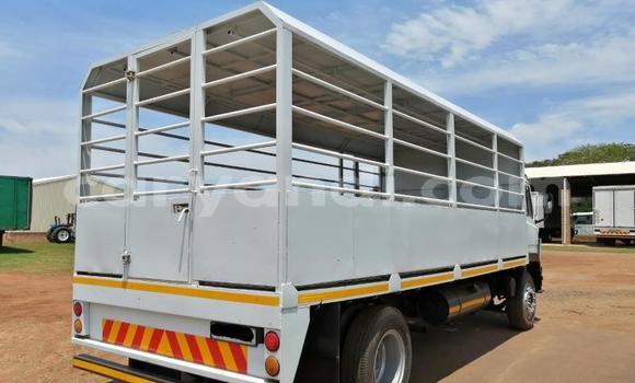 Acheter Occasion Utilitaire Mercedes–Benz Truck Blanc à Kabwe, Zambie Acheter Occasion Utilitaire Mercedes–Benz Truck Blanc à Kabwe, Zambie