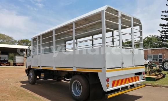 Acheter Occasion Utilitaire Mercedes–Benz Truck Blanc à Kabwe, Zambie Acheter Occasion Utilitaire Mercedes–Benz Truck Blanc à Kabwe, Zambie