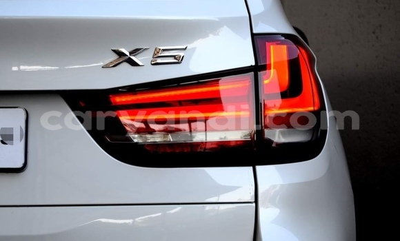Acheter Occasion Voiture BMW X5 Blanc à Livingstone, Zambie Acheter Occasion Voiture BMW X5 Blanc à Livingstone, Zambie