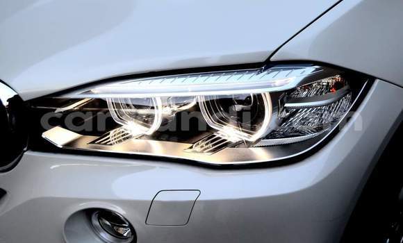 Acheter Occasion Voiture BMW X5 Blanc à Livingstone, Zambie Acheter Occasion Voiture BMW X5 Blanc à Livingstone, Zambie