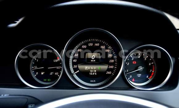 Acheter Occasion Voiture Mercedes‒Benz C–Class Blanc à Livingstone, Zambie Acheter Occasion Voiture Mercedes‒Benz C–Class Blanc à Livingstone, Zambie